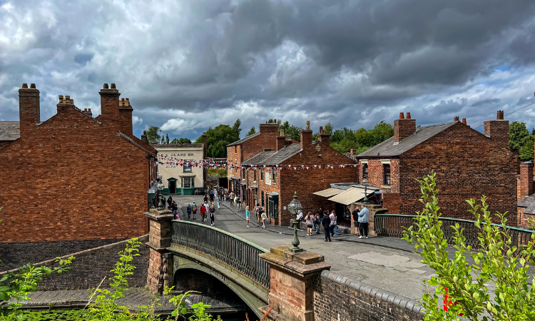 Bridge over a Dudley canal