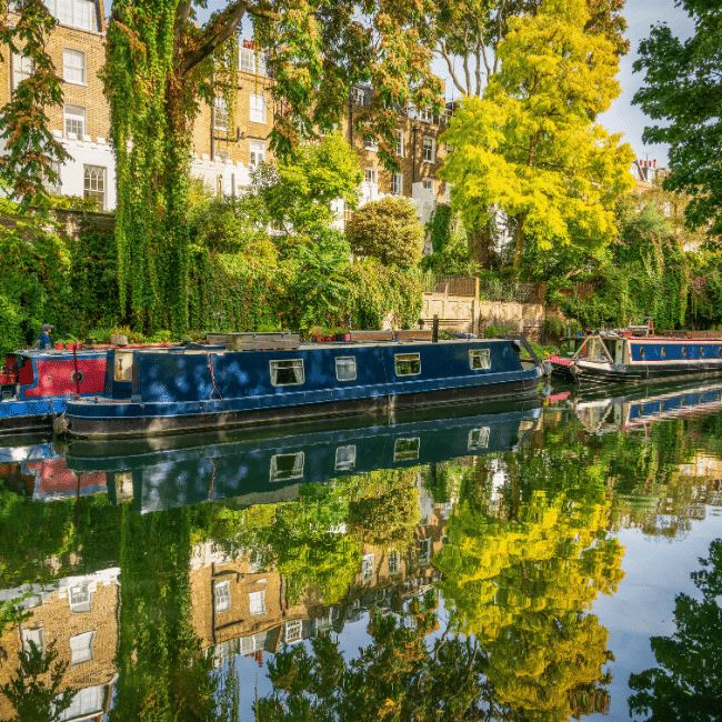 The Regent's Canal towpath running through Islington