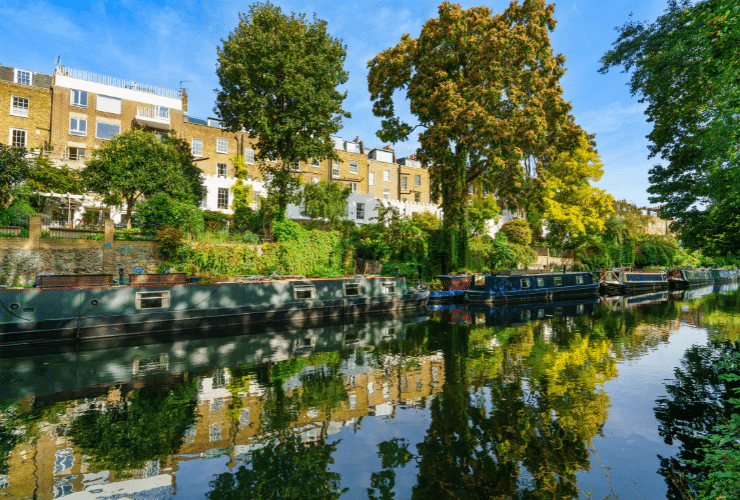 The Regent's Canal on a sunny day in Islington